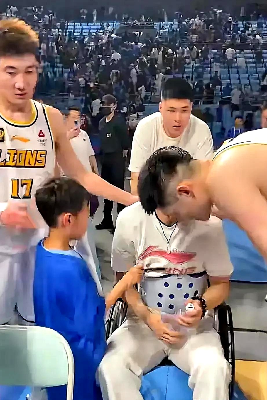 关于阿扎伦卡连续十二场比赛得分超过表现优异，阿森纳不断突破！引发球迷热议的信息